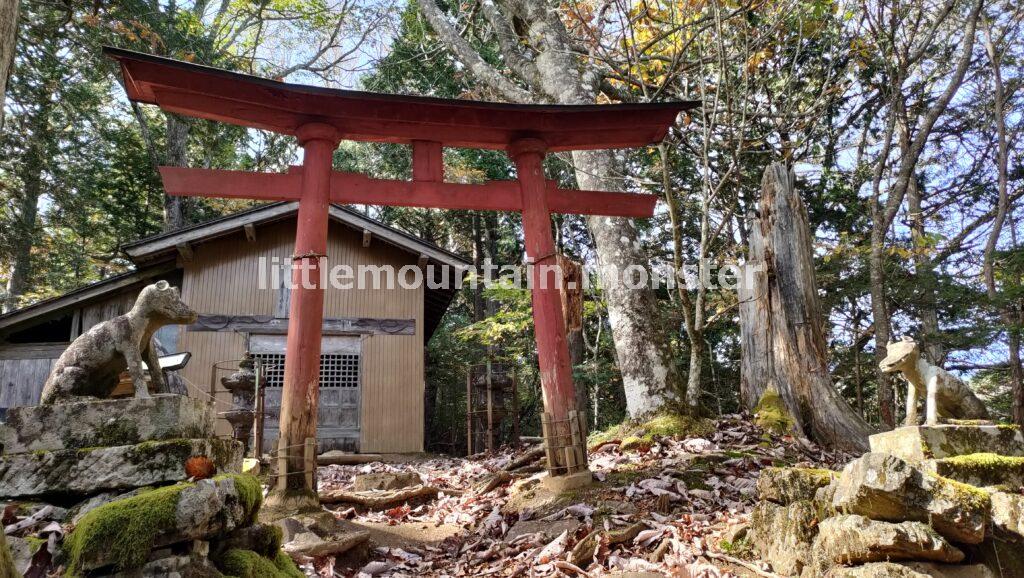 両神神社から山頂まで紅葉狩りをしながら登る