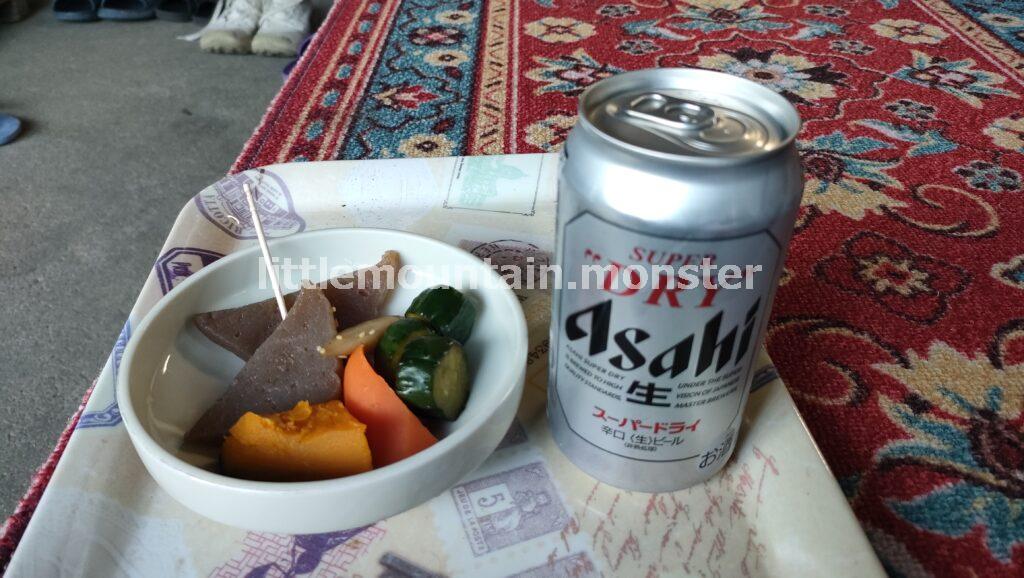 下山サケ：両神山荘でビール