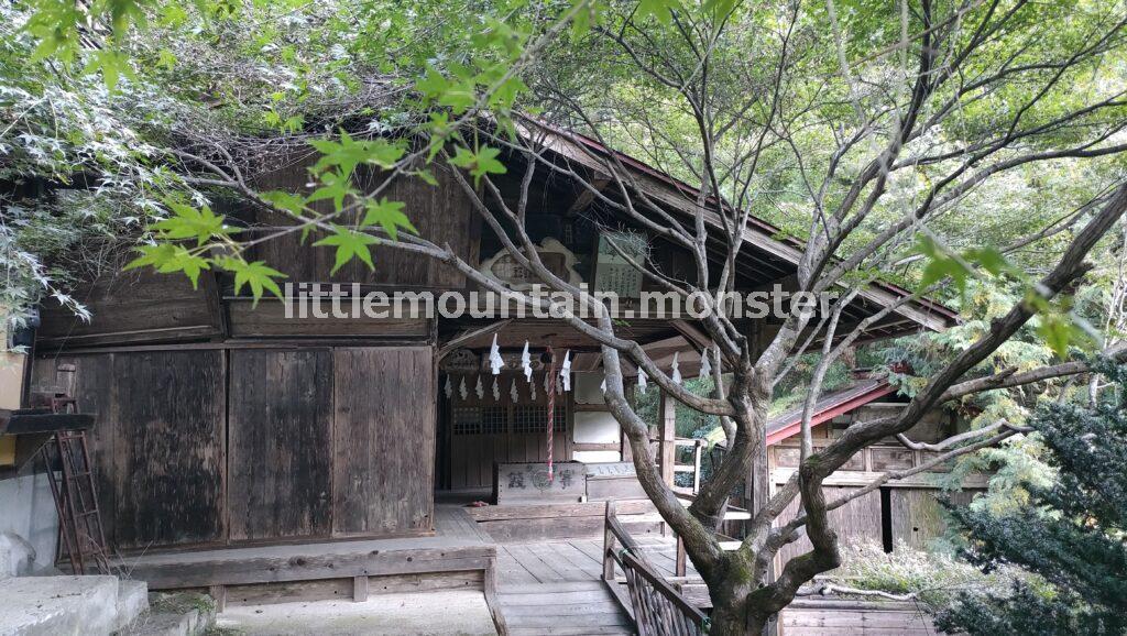 バス待ち時間に、両神神社 里宮(八日見神社)を参拝