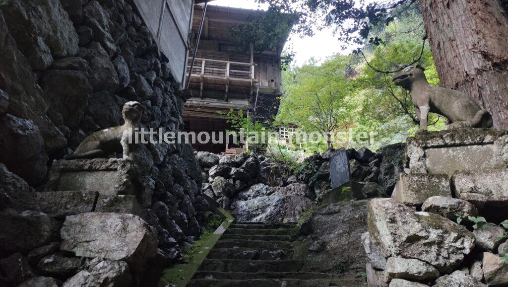 バス待ち時間に、両神神社 里宮(八日見神社)を参拝