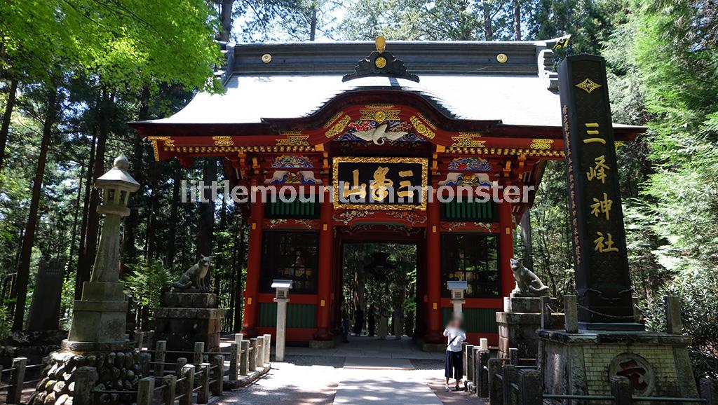 登山の目的地!三峯神社を参拝