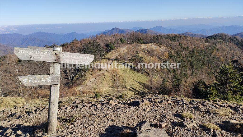 雲取山の山頂！と思ったら違ってた避難小屋横