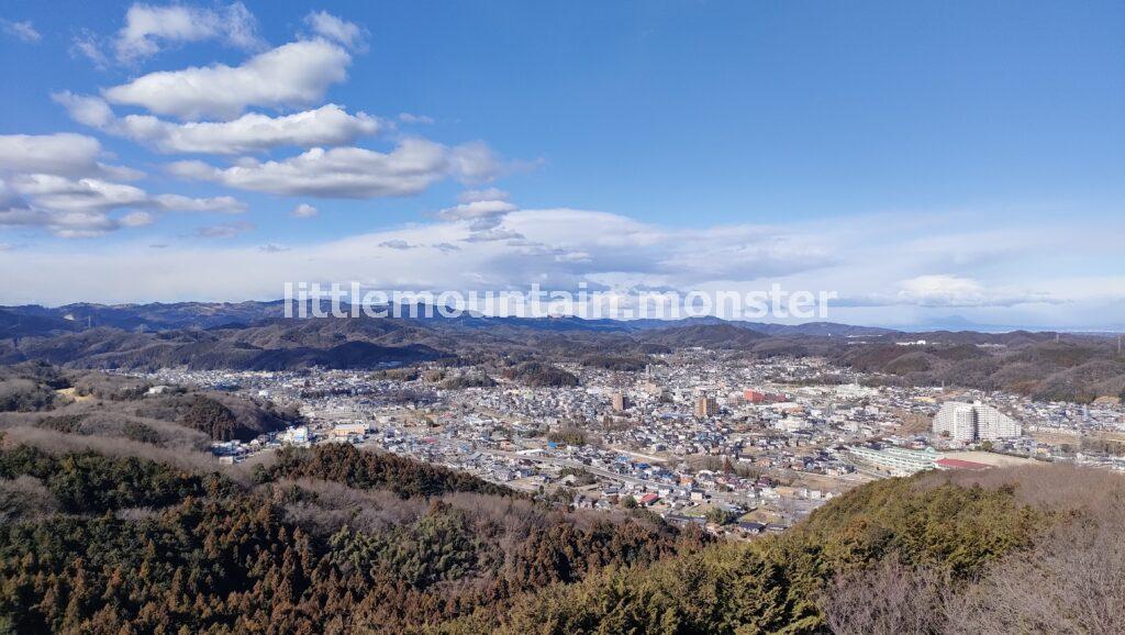 仙元山見晴らしの丘公園で、童心に帰ってローラー滑り台で遊ぶ