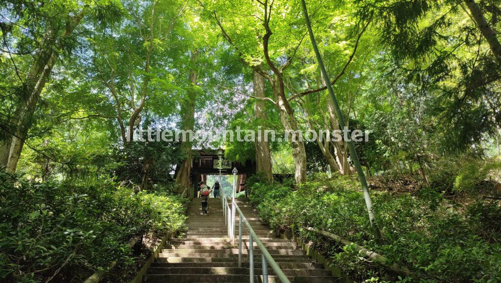 高水山常福院から高水山頂上（759m）へ