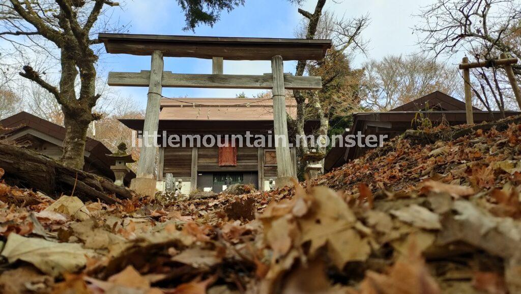 武甲山御嶽神社→山頂（1,304m）でひと休み