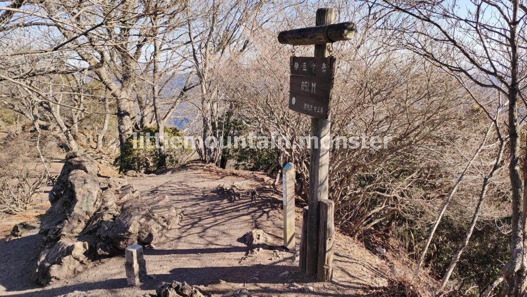 大蔵山コースで、伊豆ヶ岳山頂を目指す